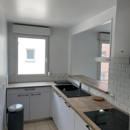 Apartment Bright With A Balcony Near Metro Station