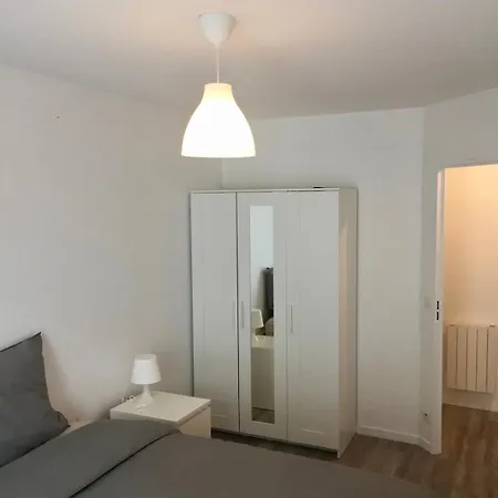 Bright With A Balcony Near Metro Station Apartment *
